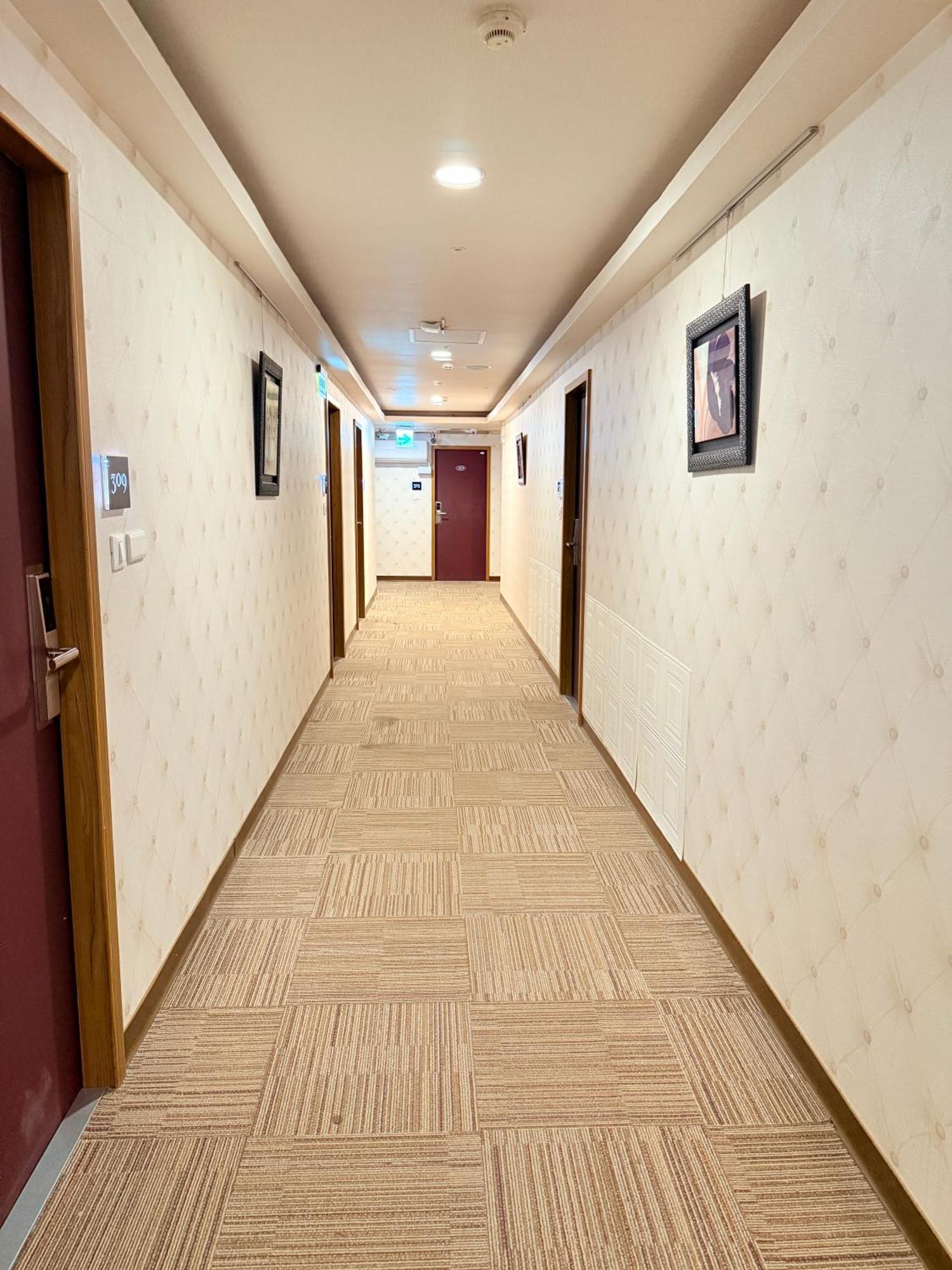 泊居旅店 Oursinn Hotel Тайпей Екстериор снимка