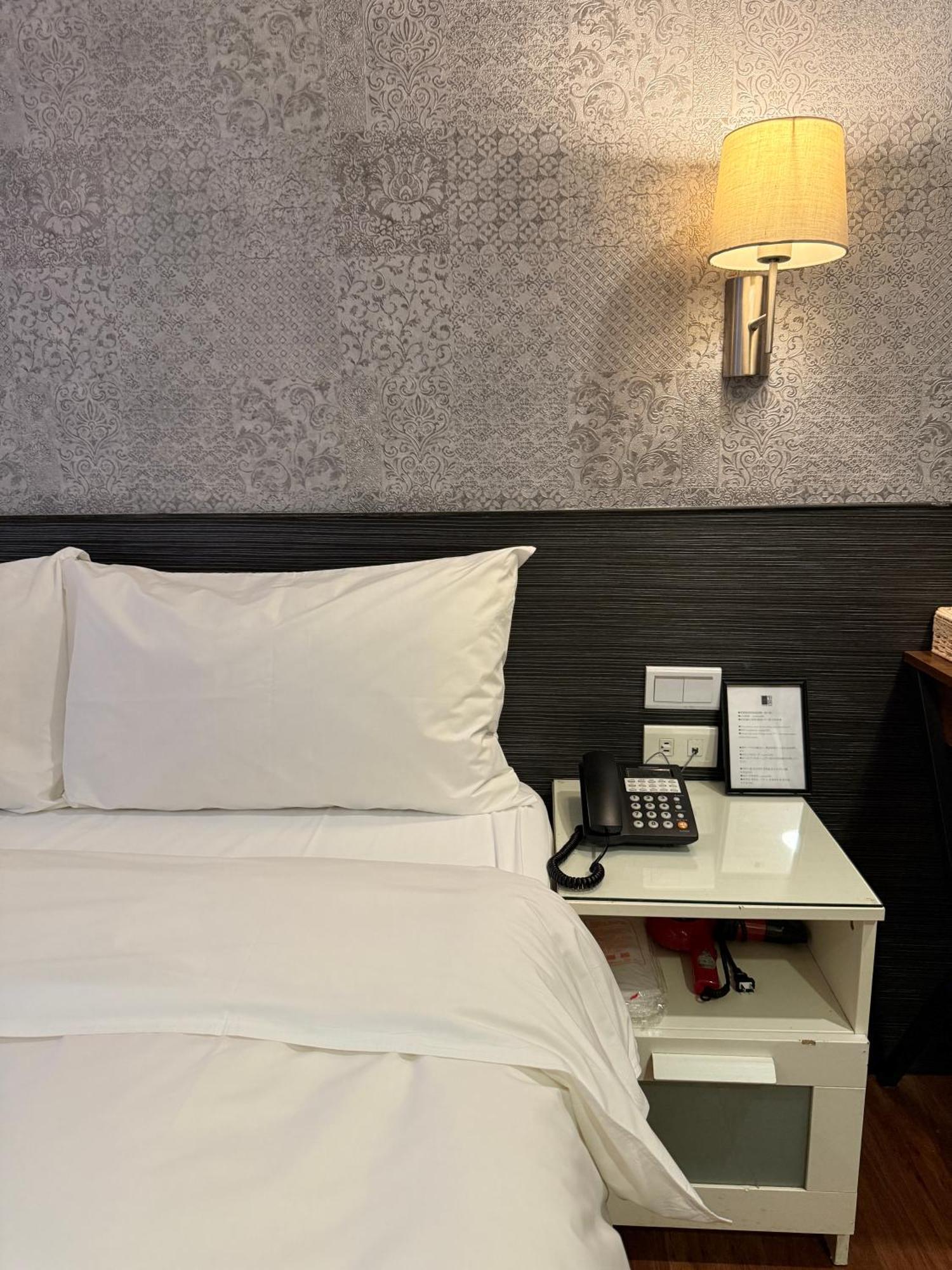 泊居旅店 Oursinn Hotel Тайпей Екстериор снимка