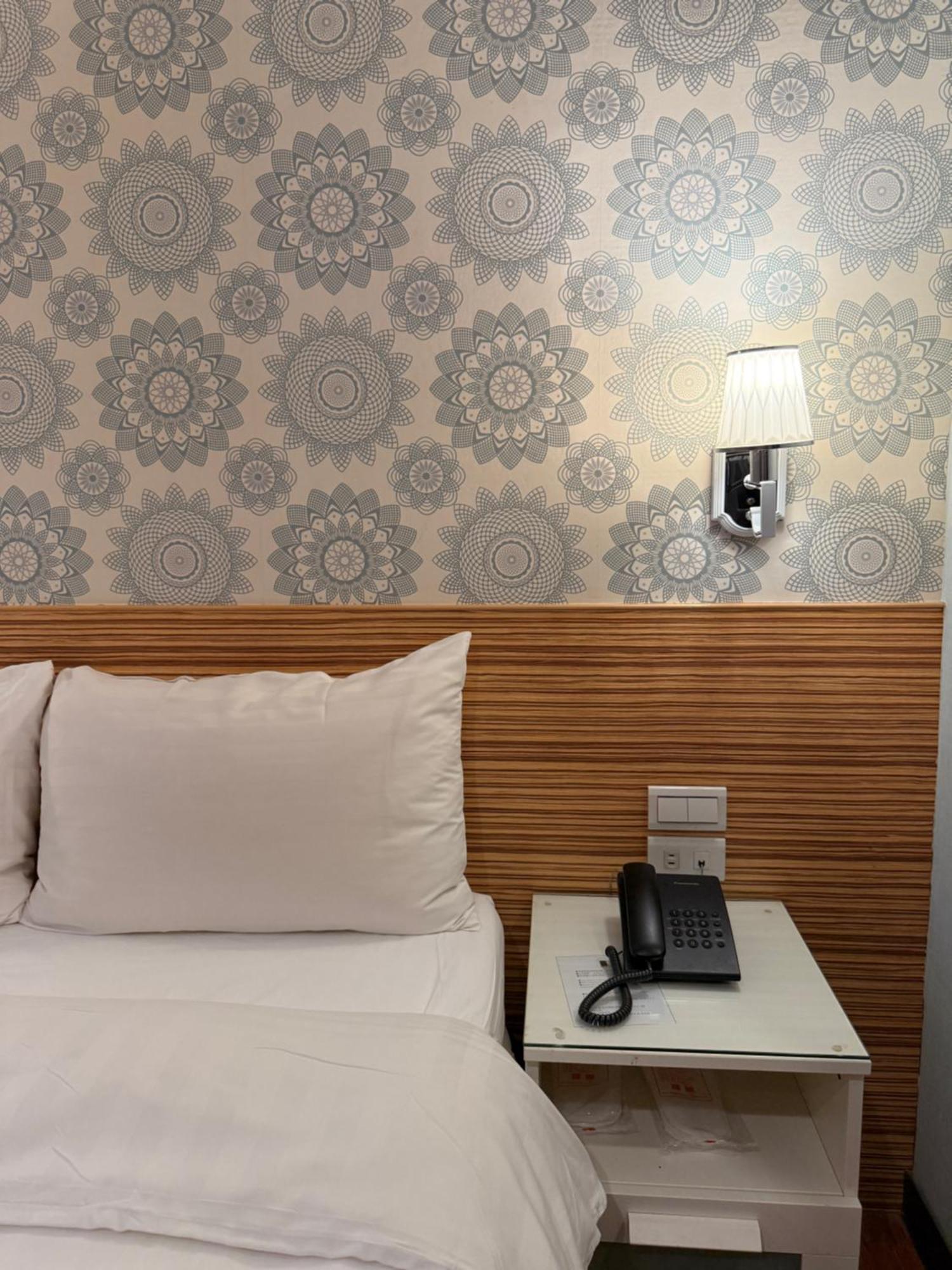泊居旅店 Oursinn Hotel Тайпей Екстериор снимка