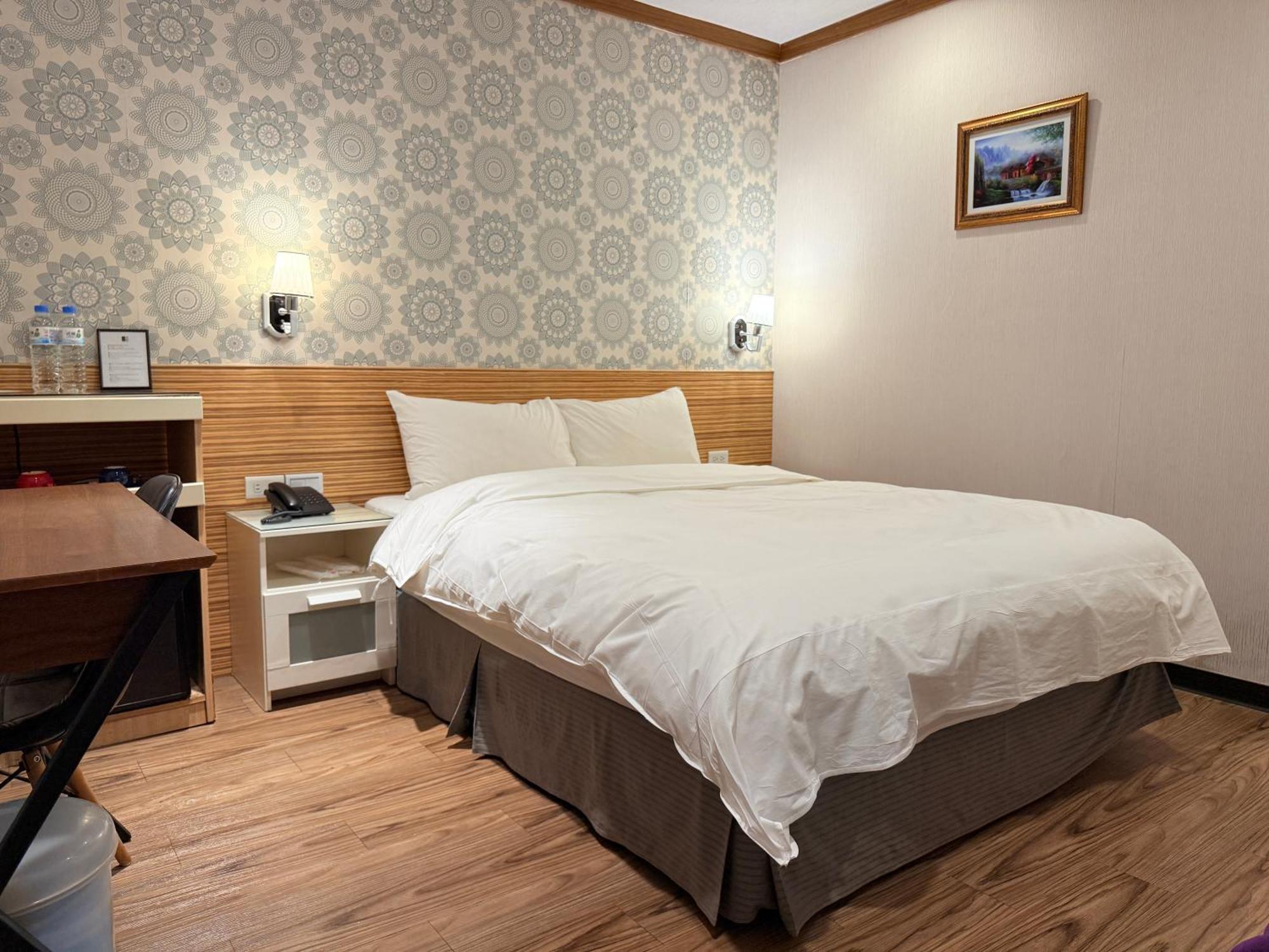 泊居旅店 Oursinn Hotel Тайпей Екстериор снимка