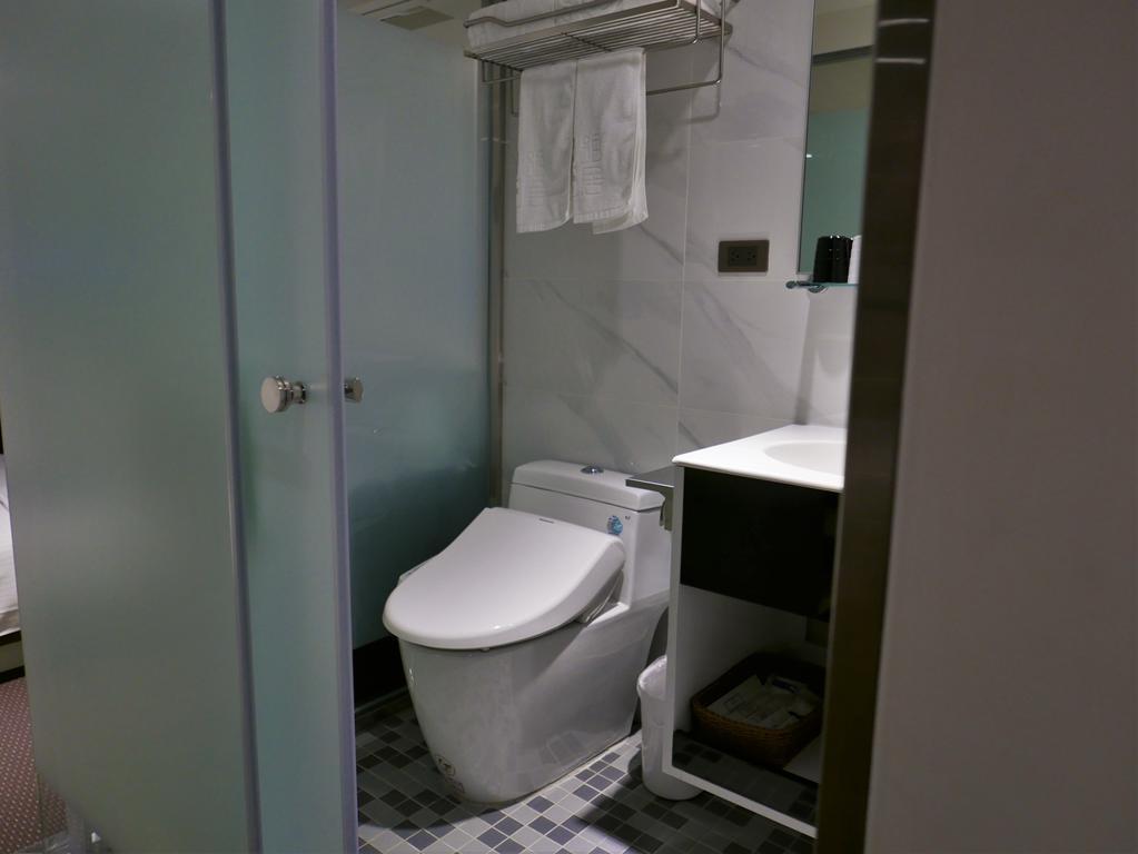 泊居旅店 Oursinn Hotel Тайпей Екстериор снимка