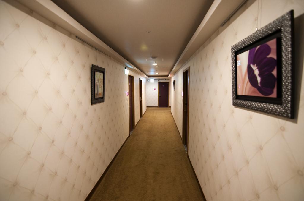 泊居旅店 Oursinn Hotel Тайпей Екстериор снимка