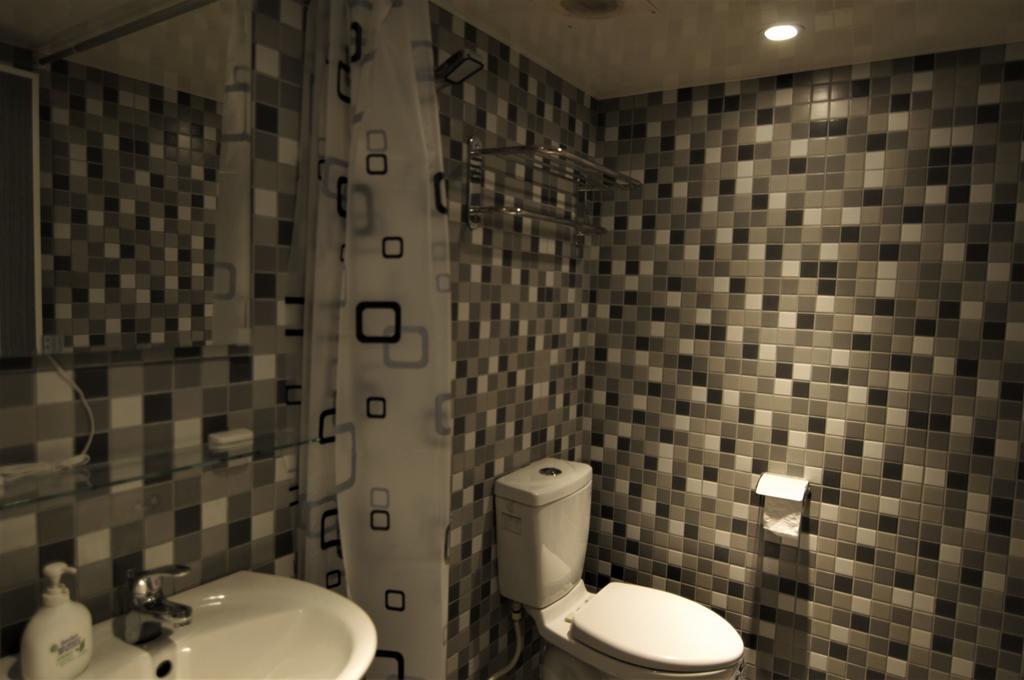 泊居旅店 Oursinn Hotel Тайпей Екстериор снимка