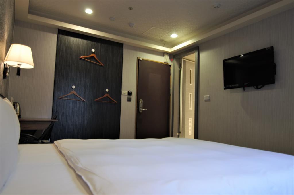 泊居旅店 Oursinn Hotel Тайпей Екстериор снимка