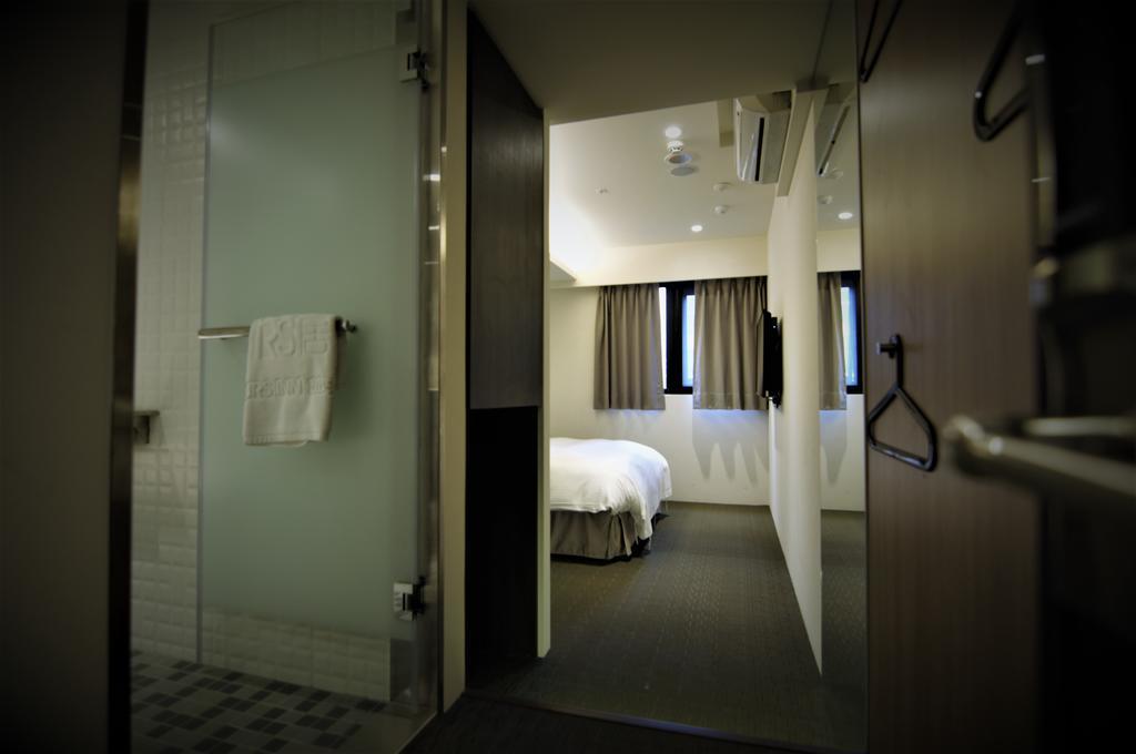 泊居旅店 Oursinn Hotel Тайпей Екстериор снимка