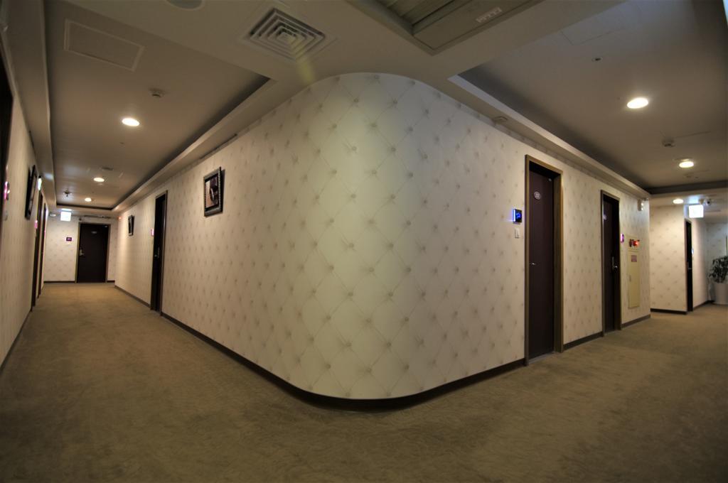 泊居旅店 Oursinn Hotel Тайпей Екстериор снимка