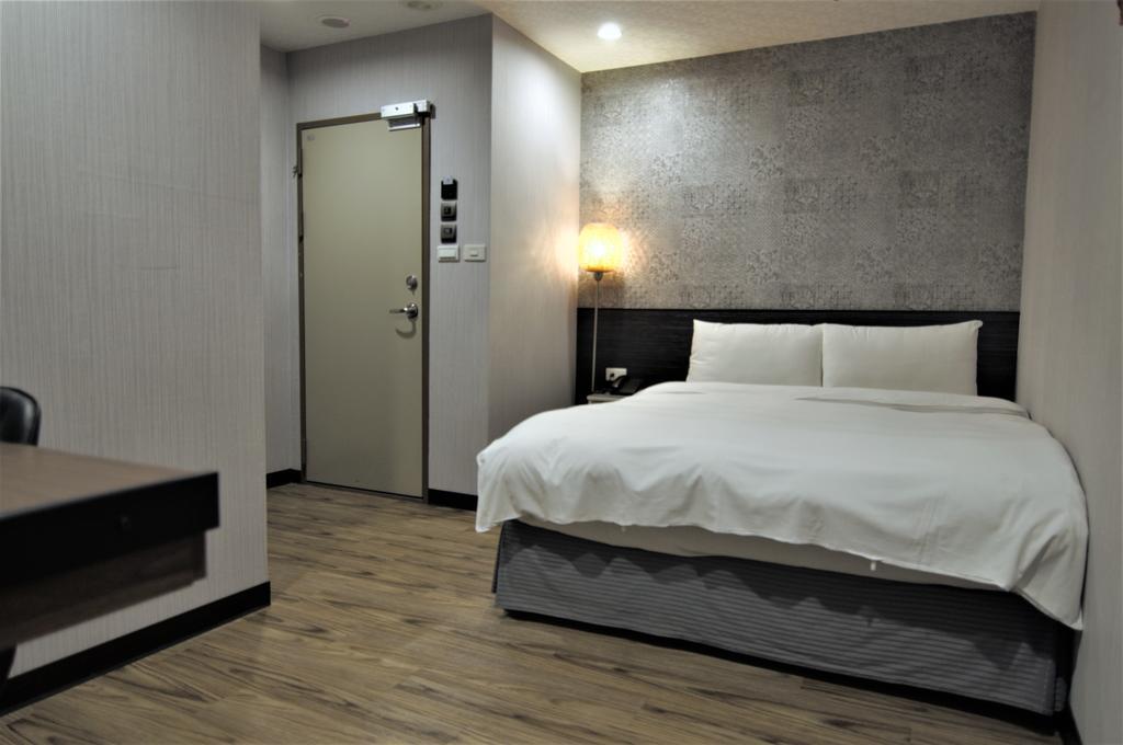 泊居旅店 Oursinn Hotel Тайпей Екстериор снимка