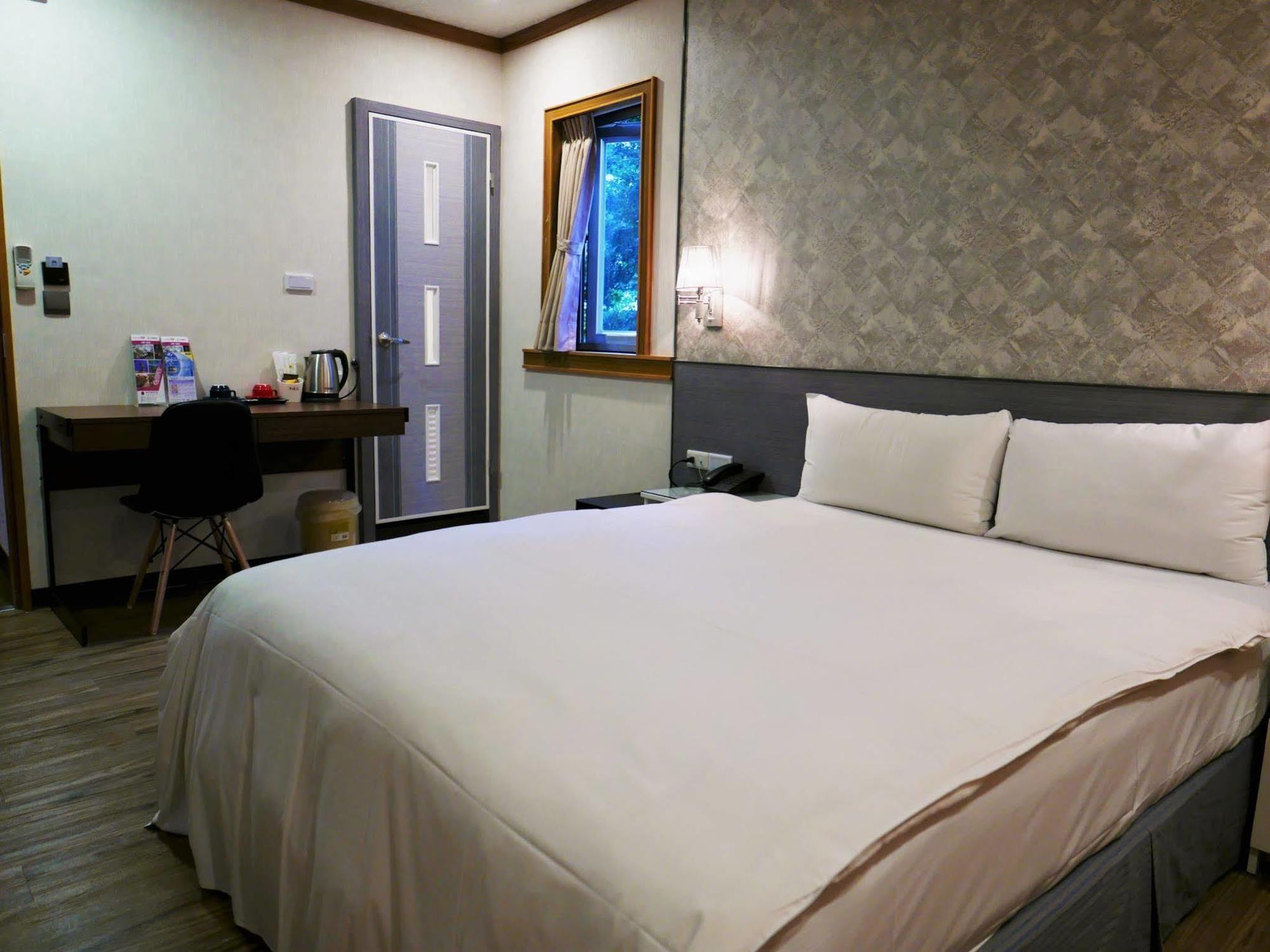 泊居旅店 Oursinn Hotel Тайпей Екстериор снимка