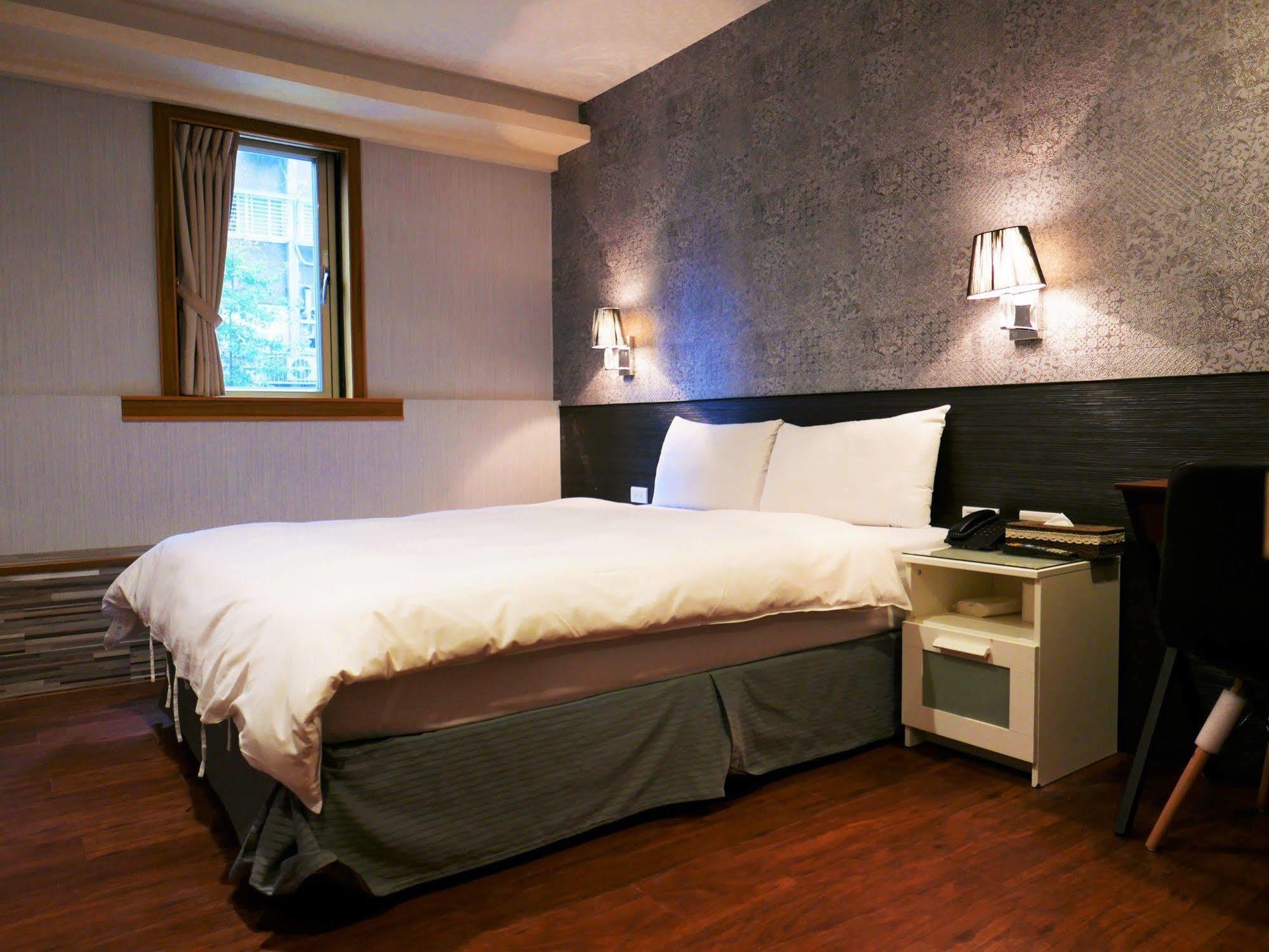 泊居旅店 Oursinn Hotel Тайпей Екстериор снимка
