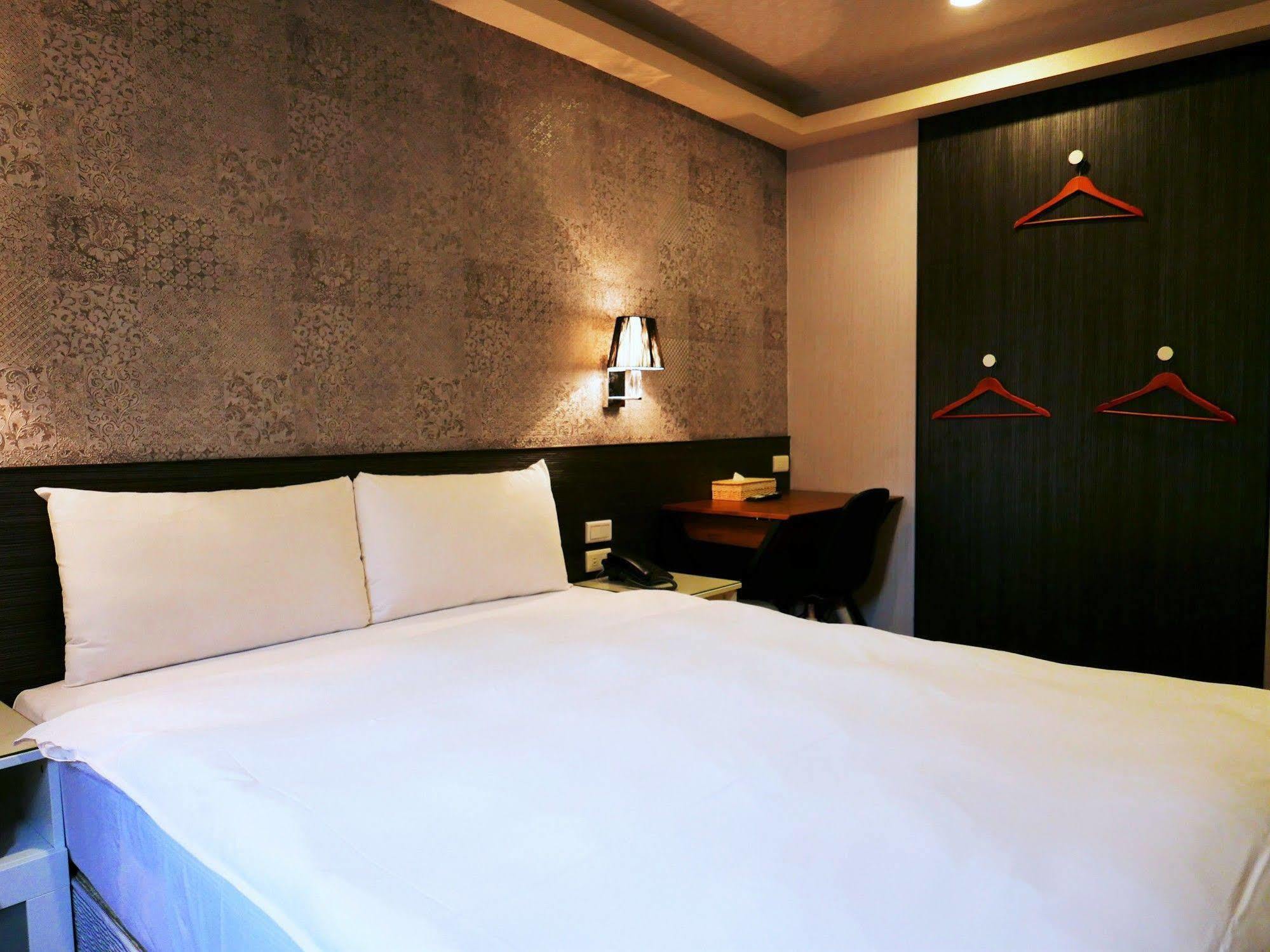 泊居旅店 Oursinn Hotel Тайпей Екстериор снимка