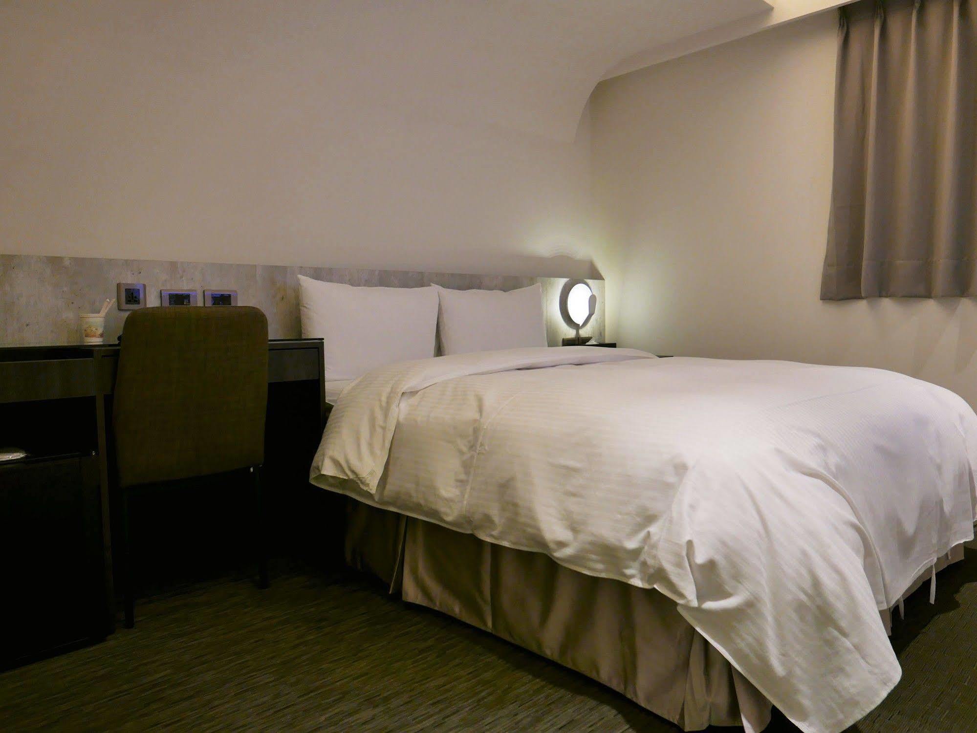 泊居旅店 Oursinn Hotel Тайпей Екстериор снимка