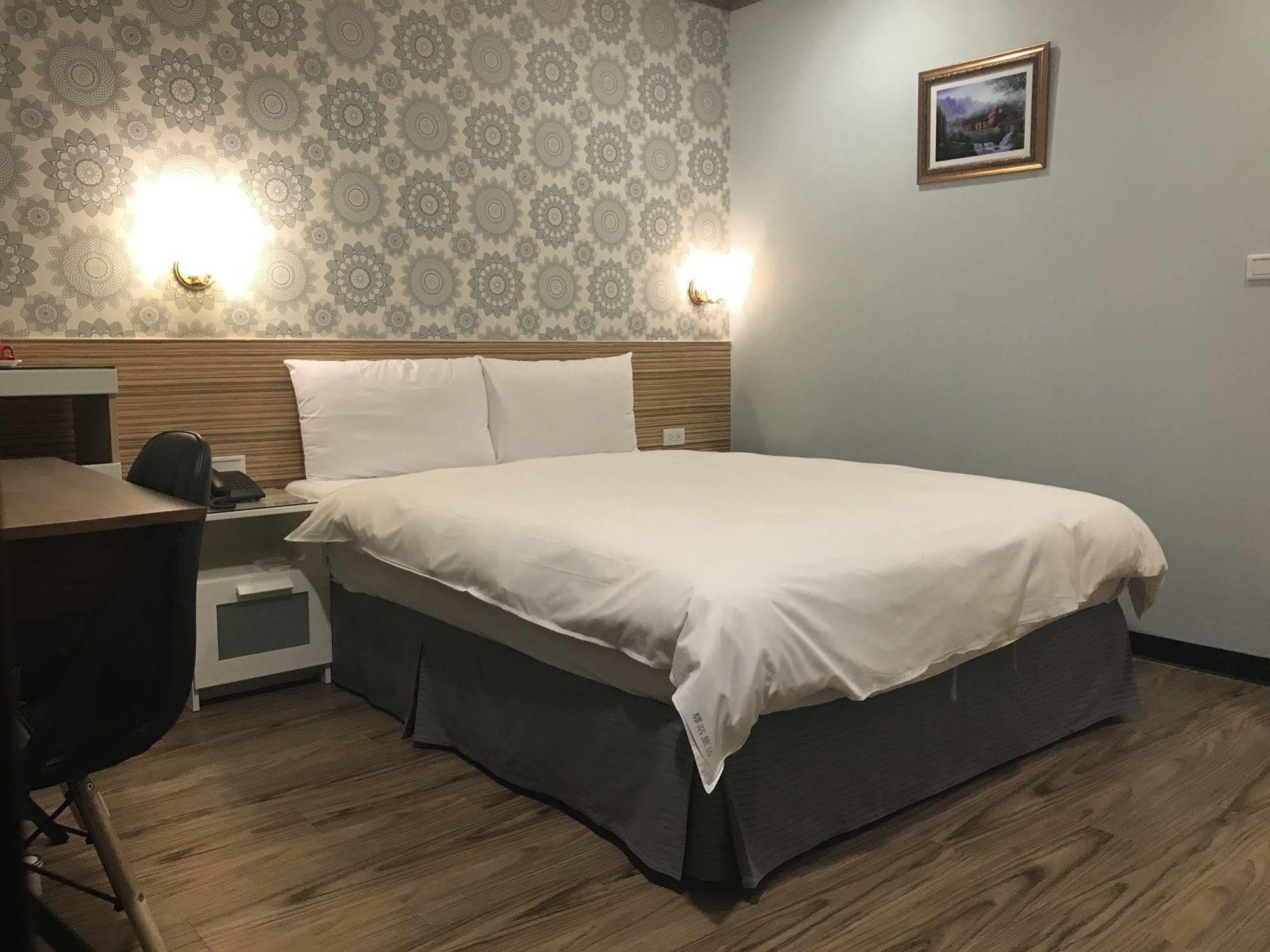 泊居旅店 Oursinn Hotel Тайпей Екстериор снимка